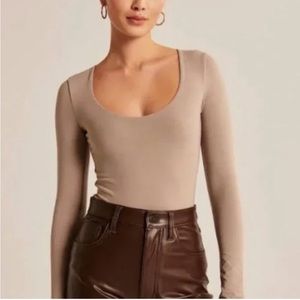✨NWT Abercrombie & Fitch Tan Long Sleeve Seamless Scoop Neck Bodysuit Large